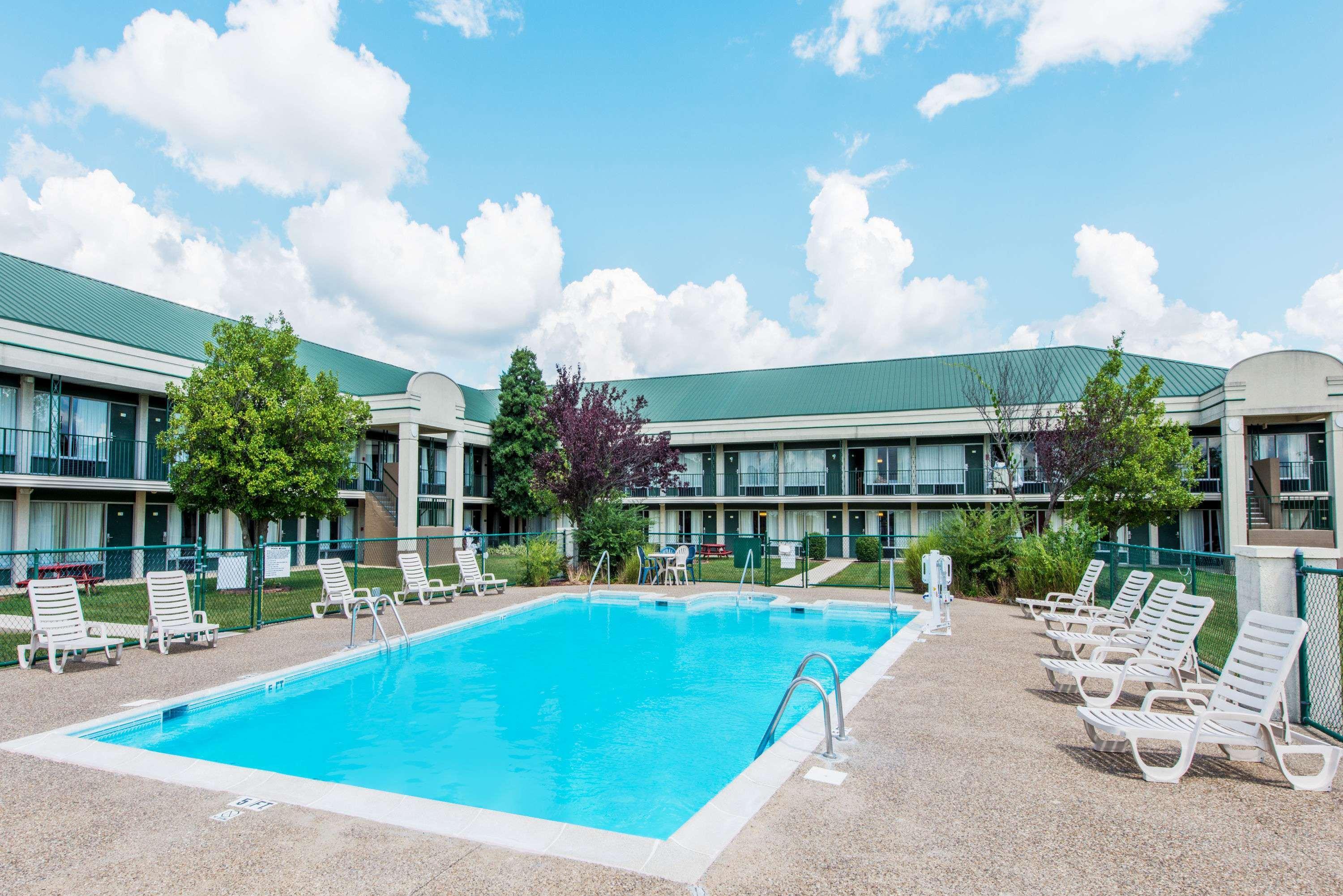 Days Inn By Wyndham Elizabethtown Exterior photo