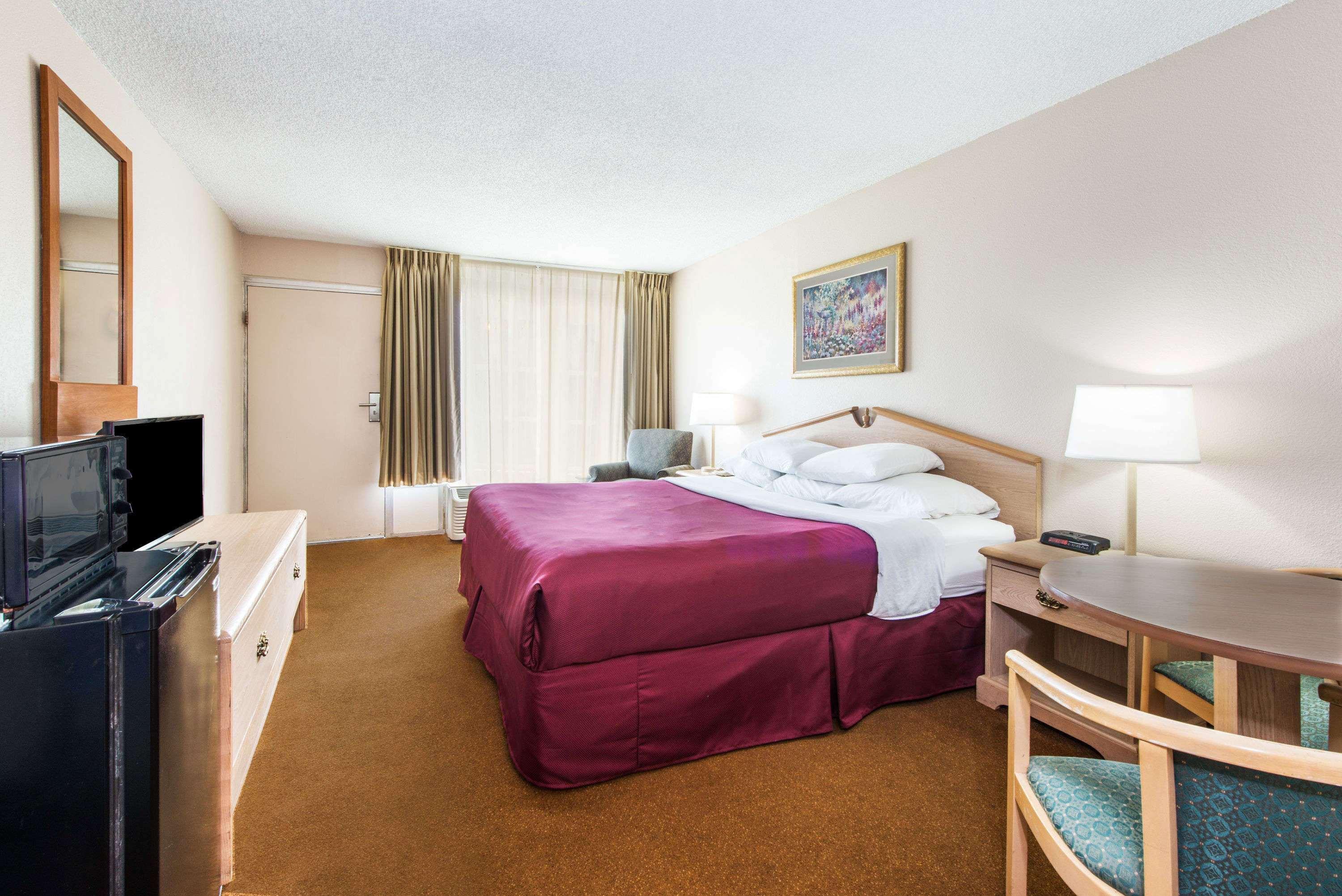 Days Inn By Wyndham Elizabethtown Exterior photo
